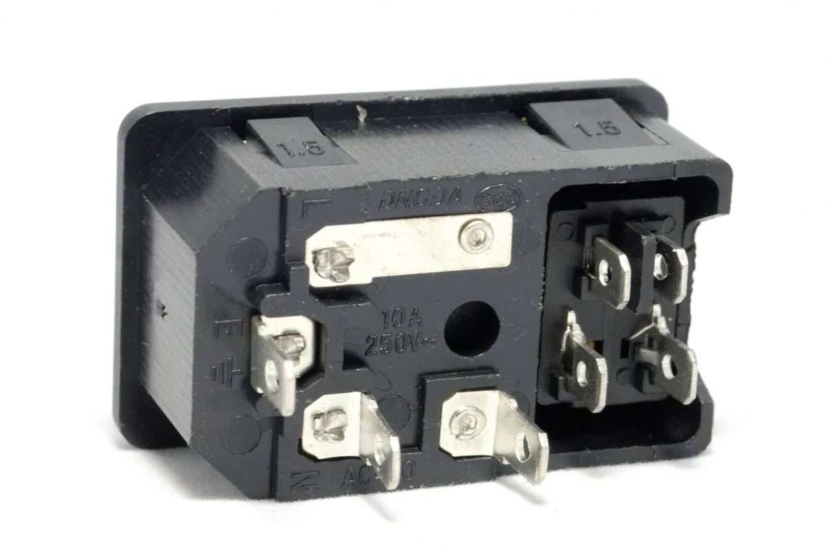 Złącze prądowe z gniazdem bezpiecznika i wyłącznikiem 250V IEC C14